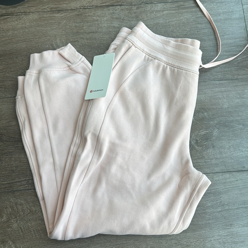 Lululemon Scuba High-Rise Jogger *Fleece 28"
Pink Mist size 14 NWT 💫 - Picture 2 of 8